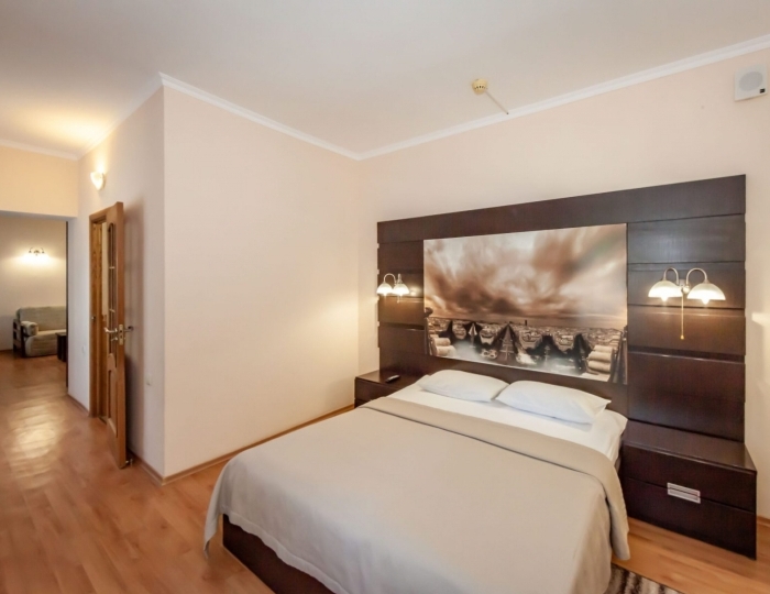 Де Люкс 2-местный 2-комнатный корп.Южный - Санаторий «Саки»